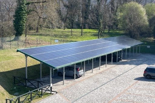 Parco giochi e barbecue